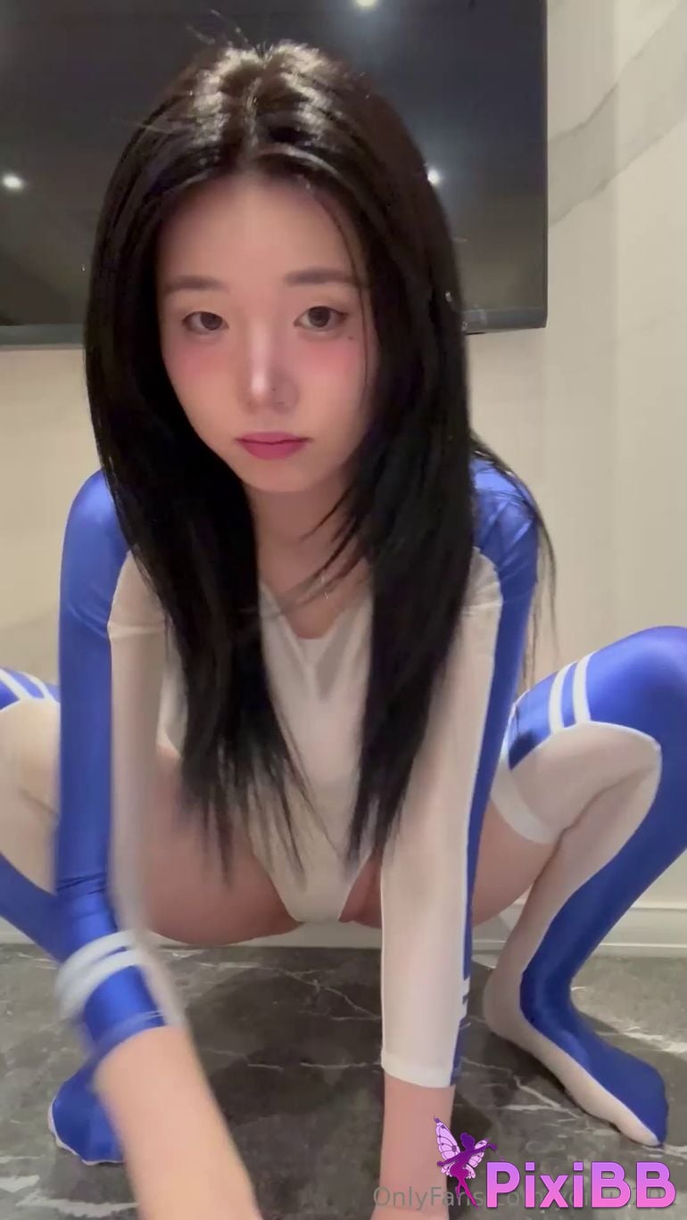 Yeon Woo Yeonwoo On Fan M PixiBB.COM 001