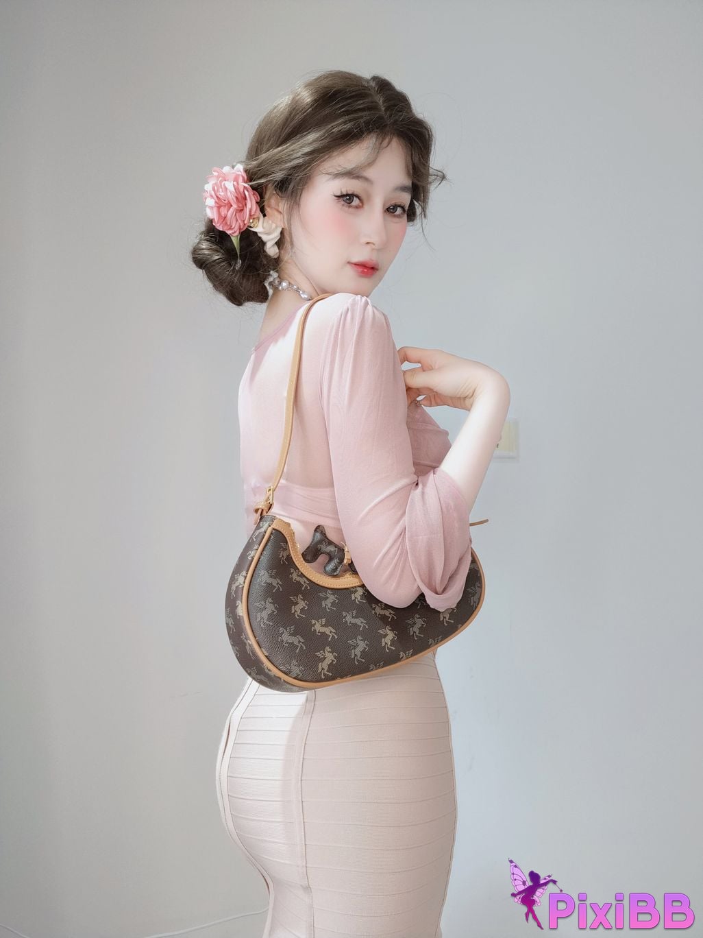 Cosplay silver 81 Fantia 2024 Year 11 M o n t h l y m e b r c i 16 s PixiBB.COM 135