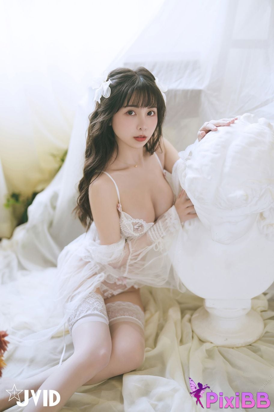 JVID yuetaini Tiny xin chi du deng chang Chu Chang Jin Guo Jie Kai Qing Yu Di Xian Tian Ran Mei Ru Hua Shen Xia Wa Ni Yi Qi Chan Mian PixiBB.COM 010