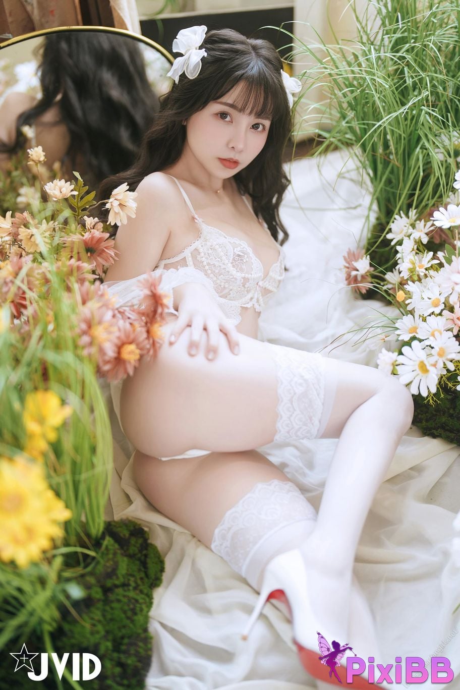 JVID yuetaini Tiny xin chi du deng chang Chu Chang Jin Guo Jie Kai Qing Yu Di Xian Tian Ran Mei Ru Hua Shen Xia Wa Ni Yi Qi Chan Mian PixiBB.COM 024