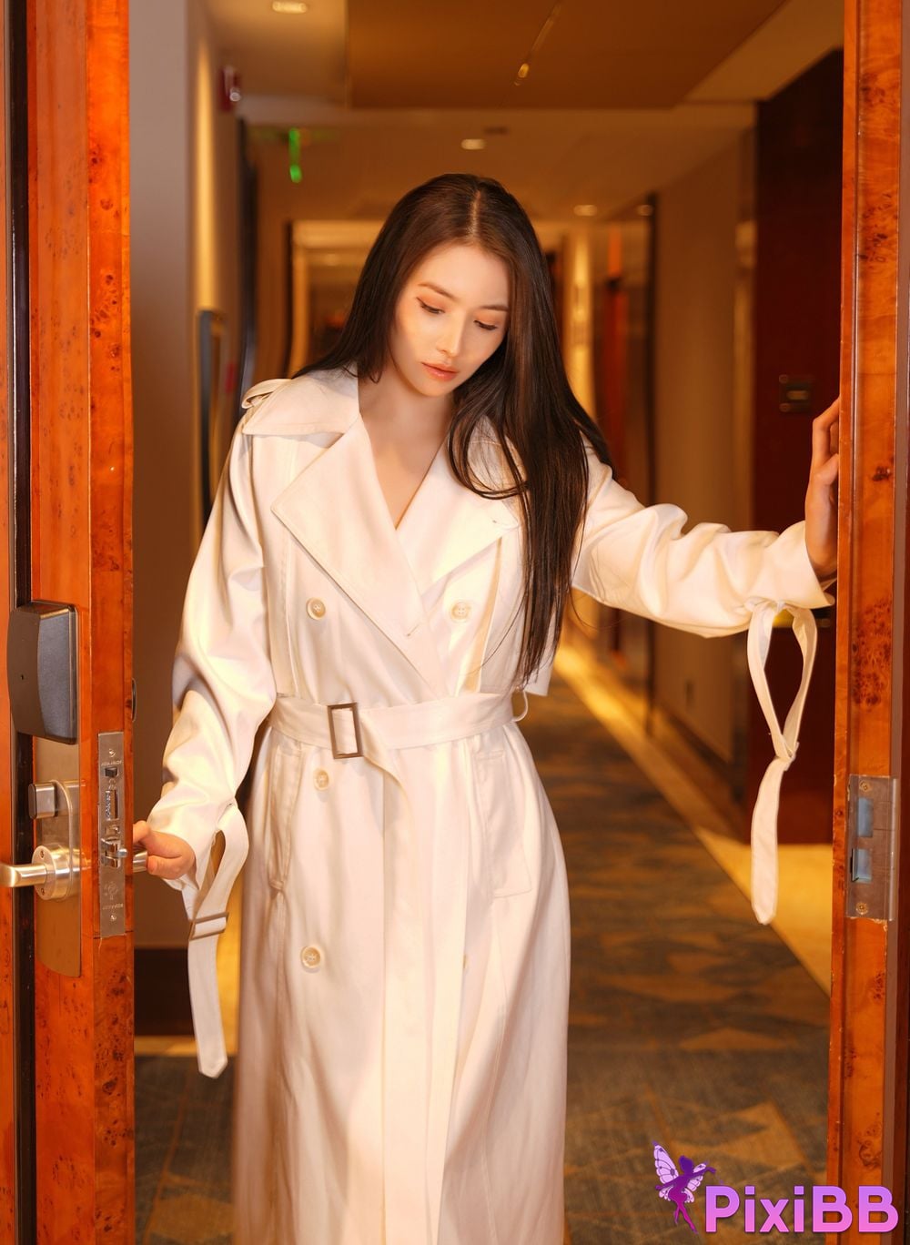 XR Uncensored Yaxuan ELVA R18 Xiuren model red temptation under the windbreaker PixiBB.COM 077