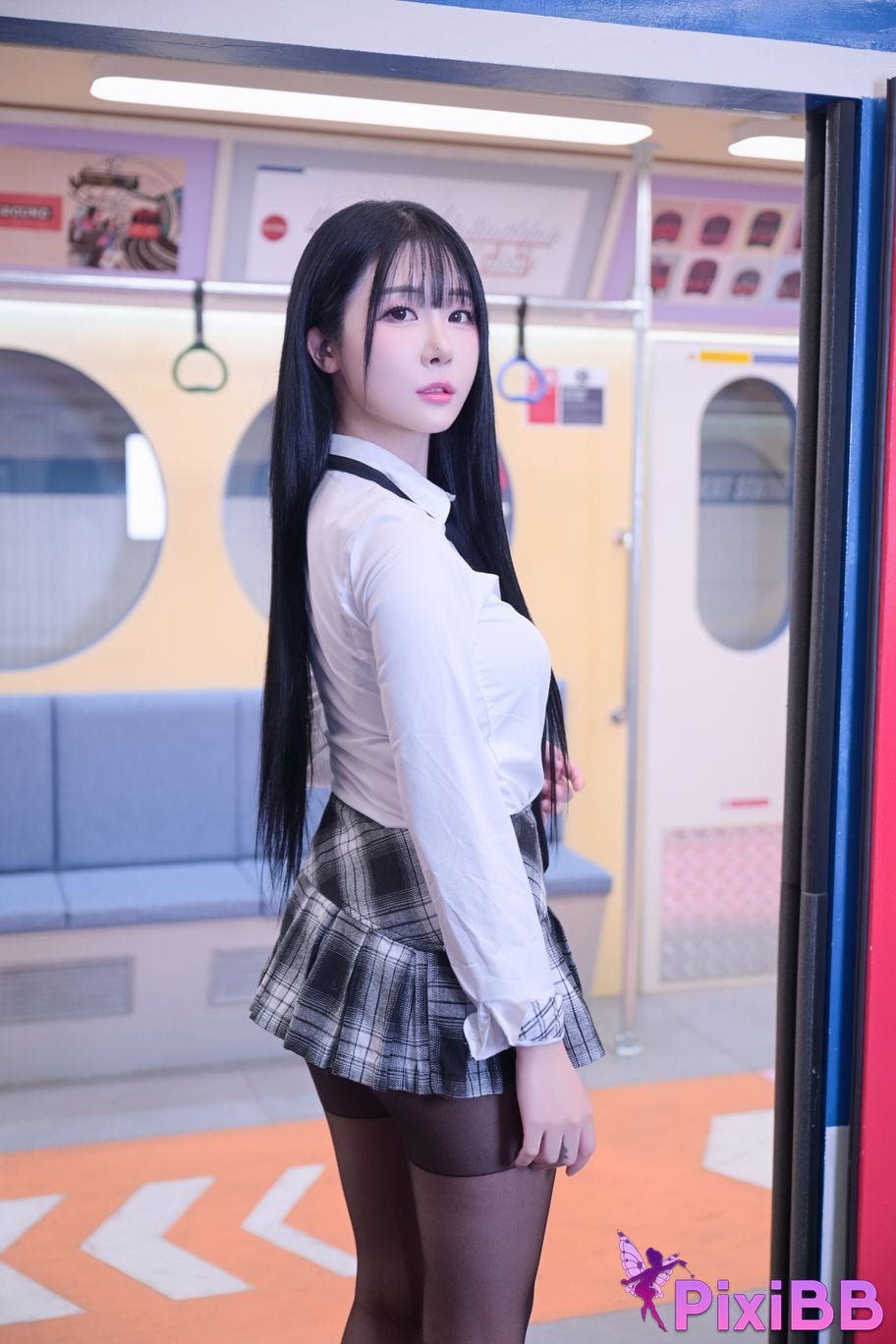 Bomi Schoolgirl In The Subway PixiBB.COM 013