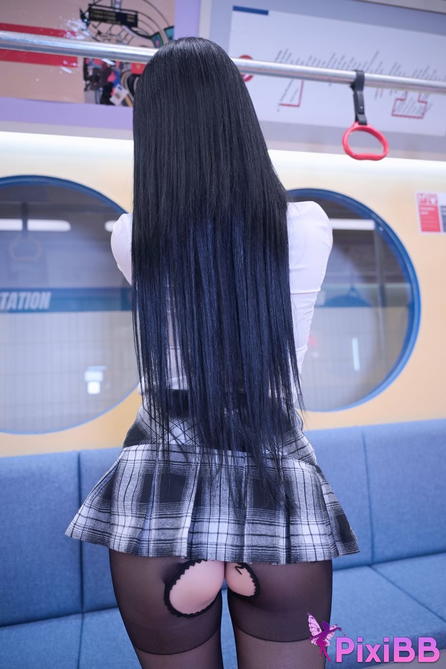 Bomi Schoolgirl In The Subway PixiBB.COM 025