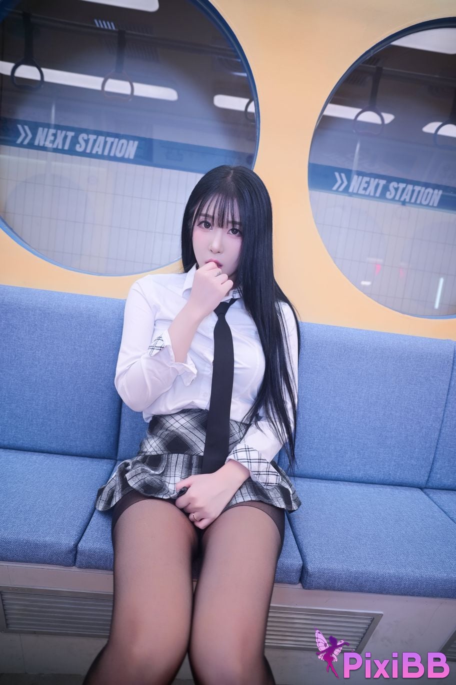 Bomi Schoolgirl In The Subway PixiBB.COM 037