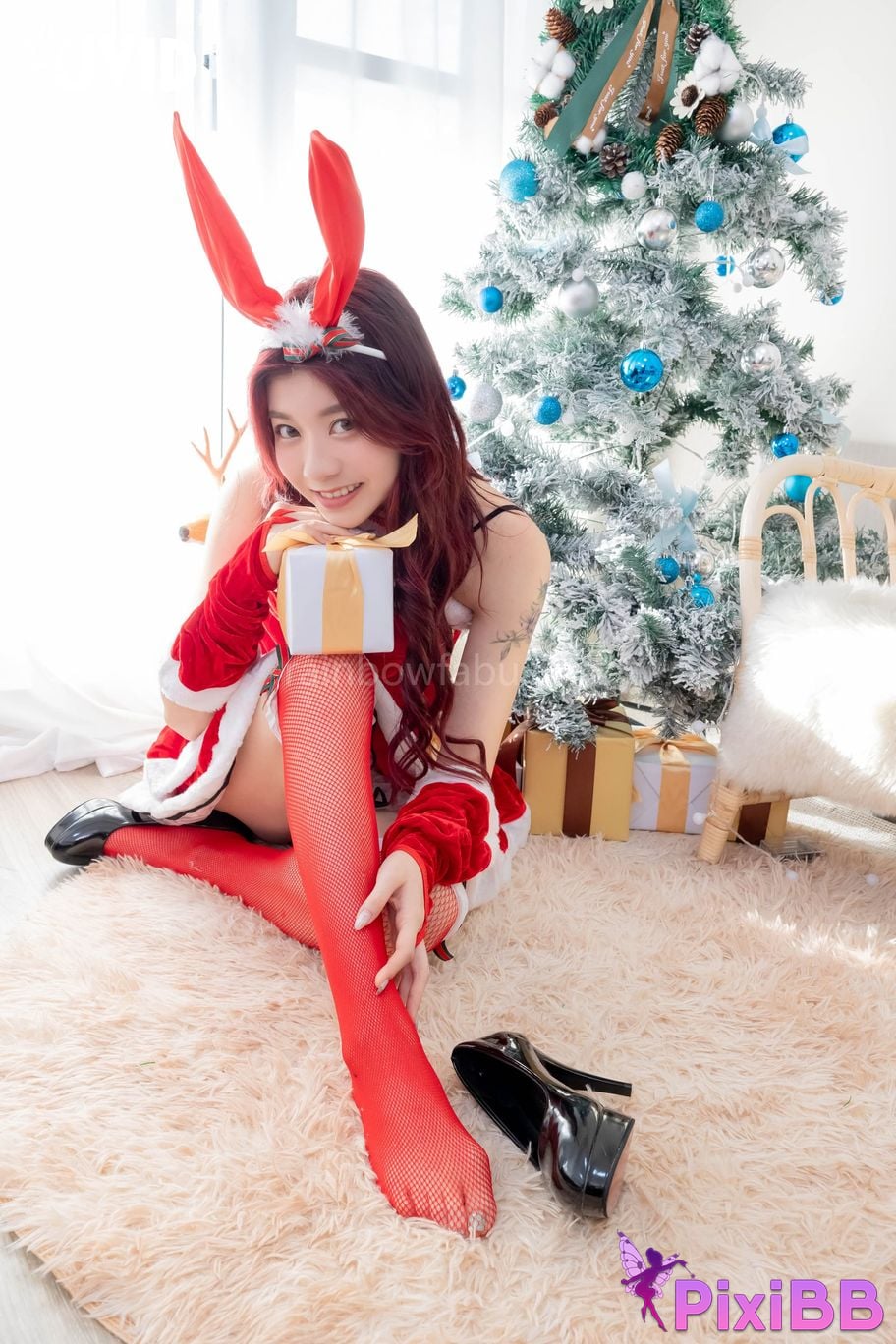 JVID Caroline An Lian Zhong De Chao Zheng Xue Mei Jin Nian Jiao Huan Li Wu Hen Bu Yi Yang .... PixiBB.COM 050