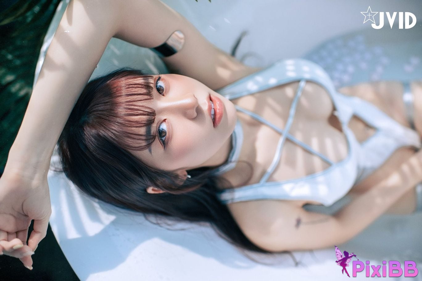 JVID Caroline Chuan Yue Dao Wo Jia noWei Lai Shao Nu Qia Luo Lin Breast training sensitive nipples Jin Ju Li Te Xie Bai Kai Fen Bao Fa Qing Qiao Gao Mei Kao Gou Yin MissKO 032