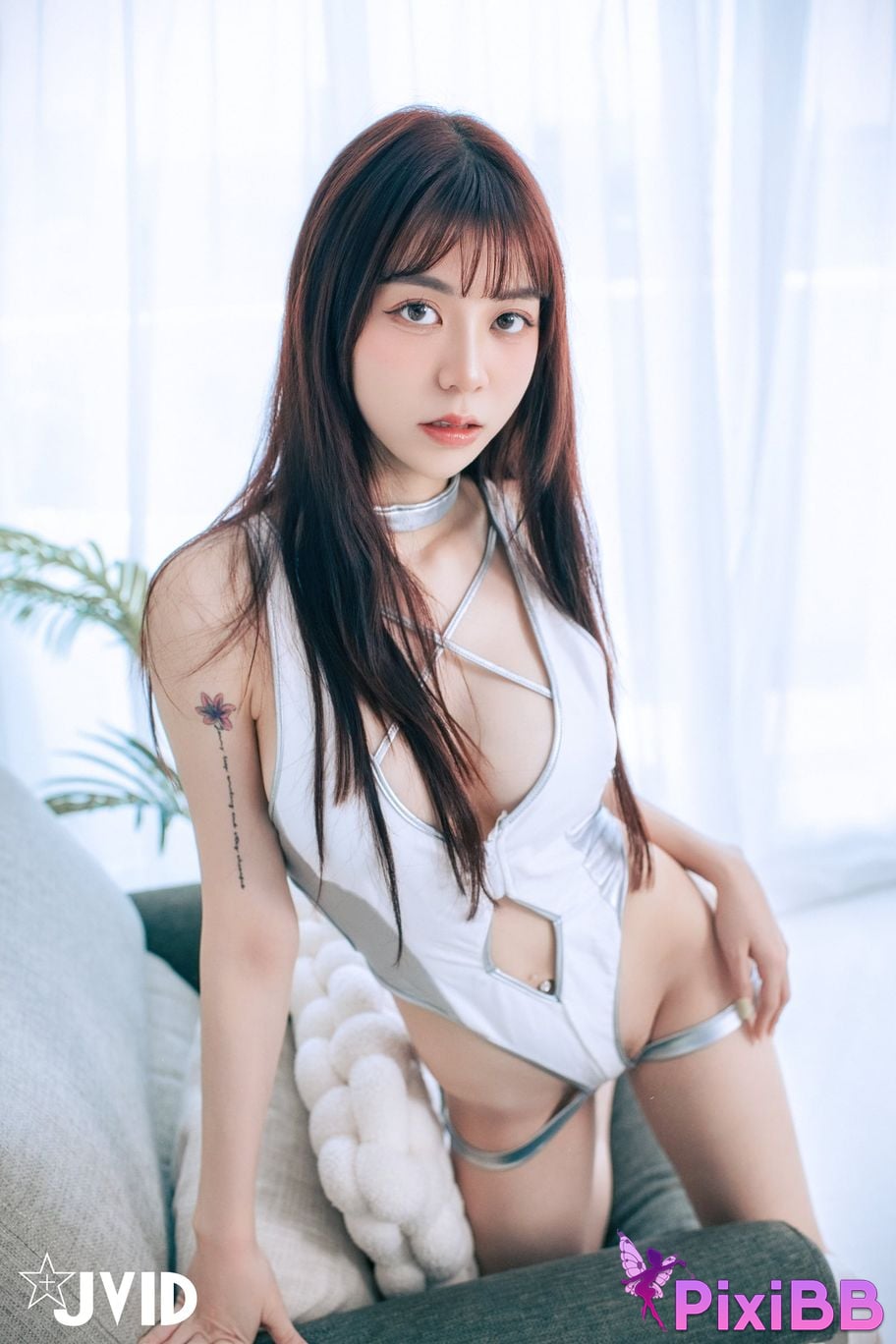 JVID Caroline Chuan Yue Dao Wo Jia noWei Lai Shao Nu Qia Luo Lin Breast training sensitive nipples Jin Ju Li Te Xie Bai Kai Fen Bao Fa Qing Qiao Gao Mei Kao Gou Yin MissKO 129