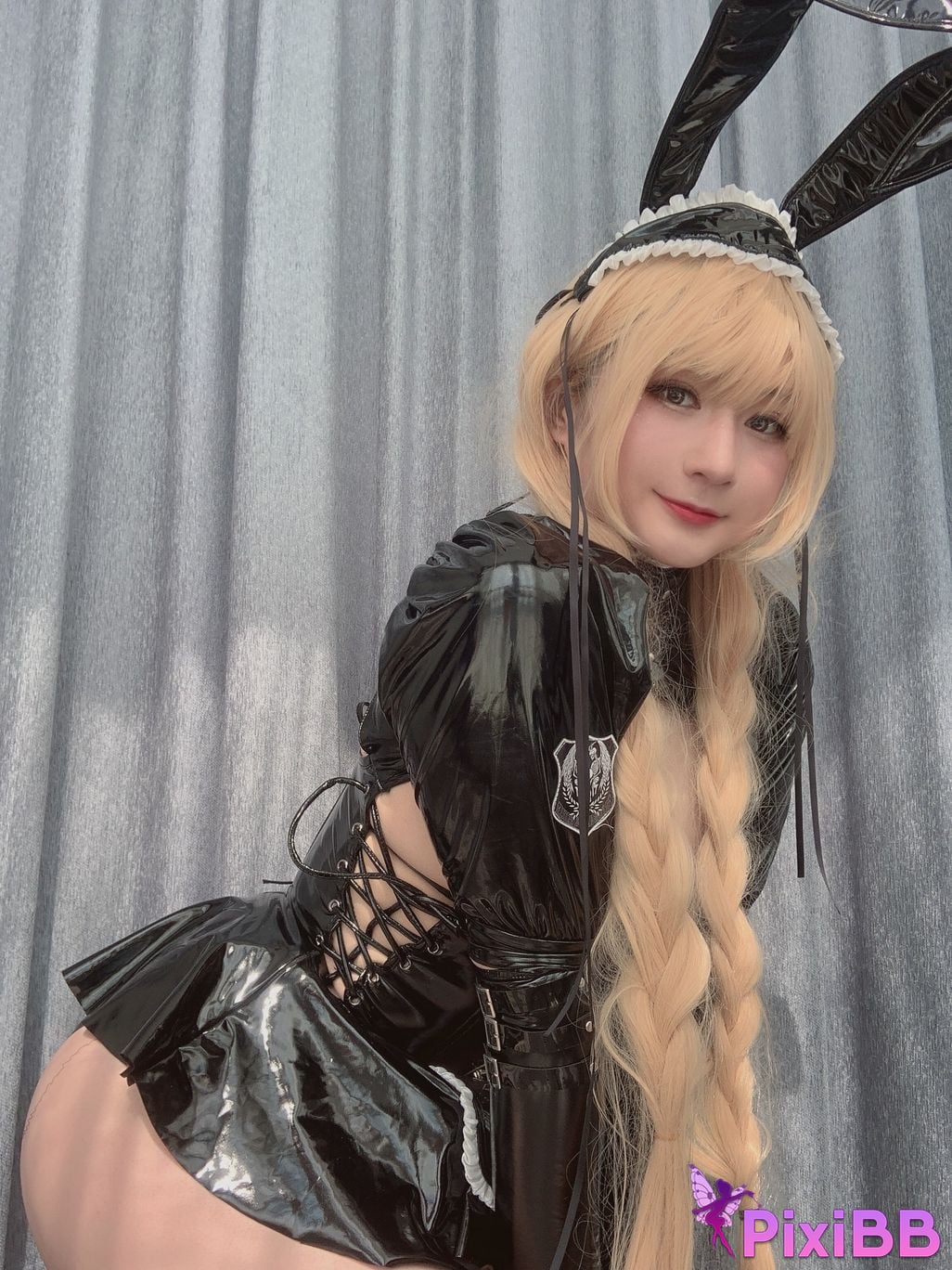 Cosplayer Zyra autumn black rabbit PixiBB.COM 008