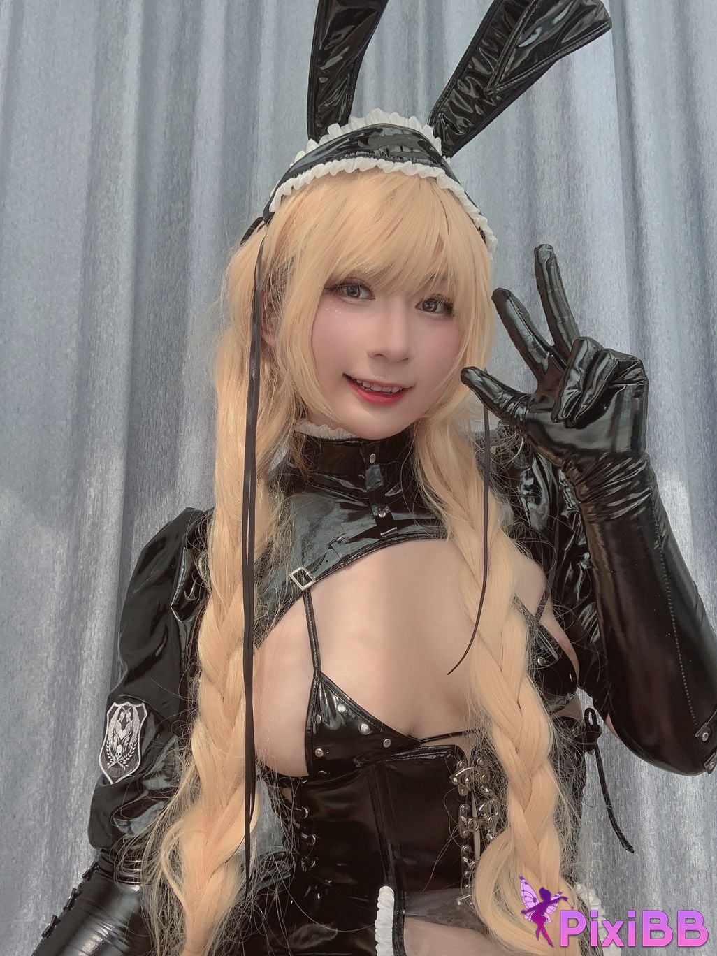 Cosplayer Zyra autumn black rabbit PixiBB.COM 019