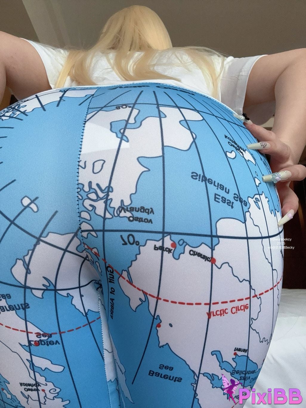 Cosplayer Bebeqi Becky oval earth PixiBB.COM 013