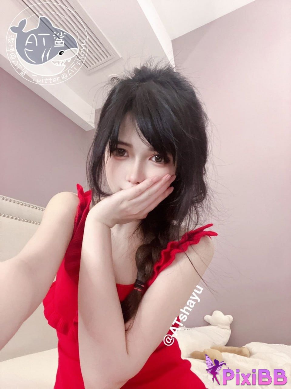 Cosplayer AT shark little red dress PixiBB.COM 001