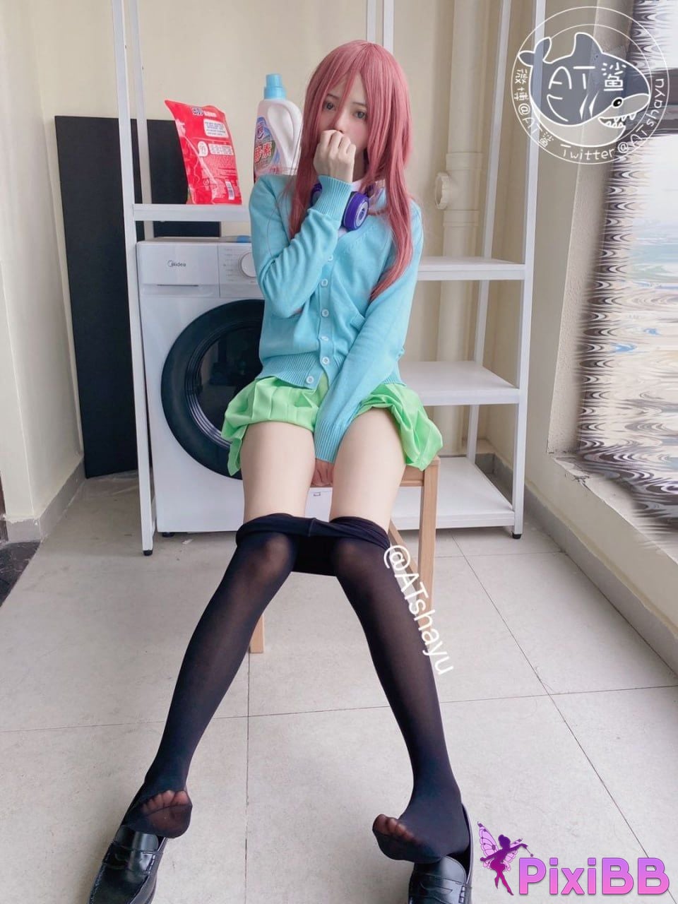 Cosplayer AT shark Miku Nakano PixiBB.COM 001