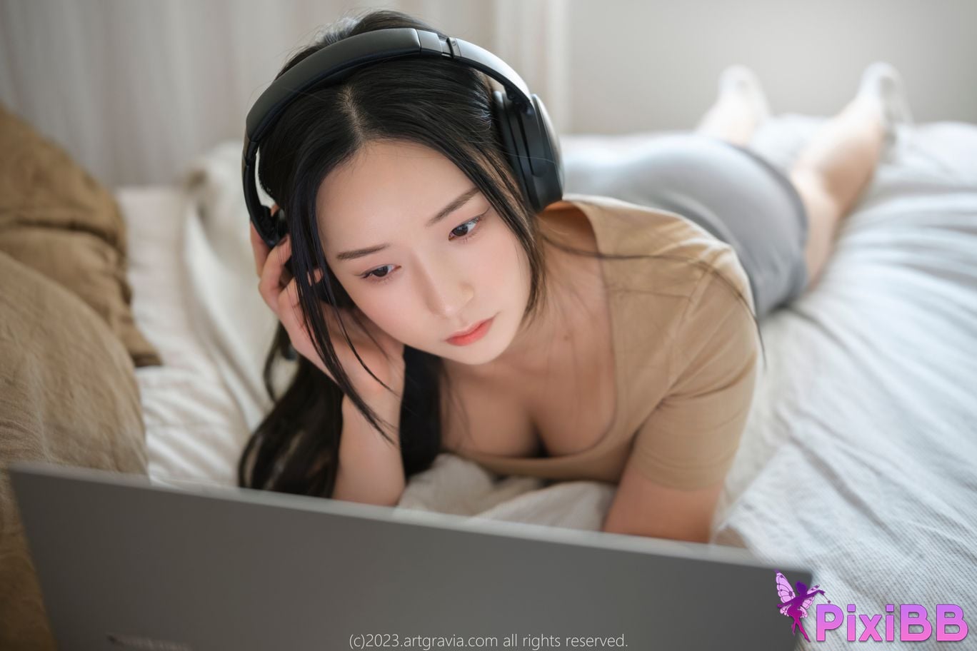 AG.605 Pia PixiBB.COM 002