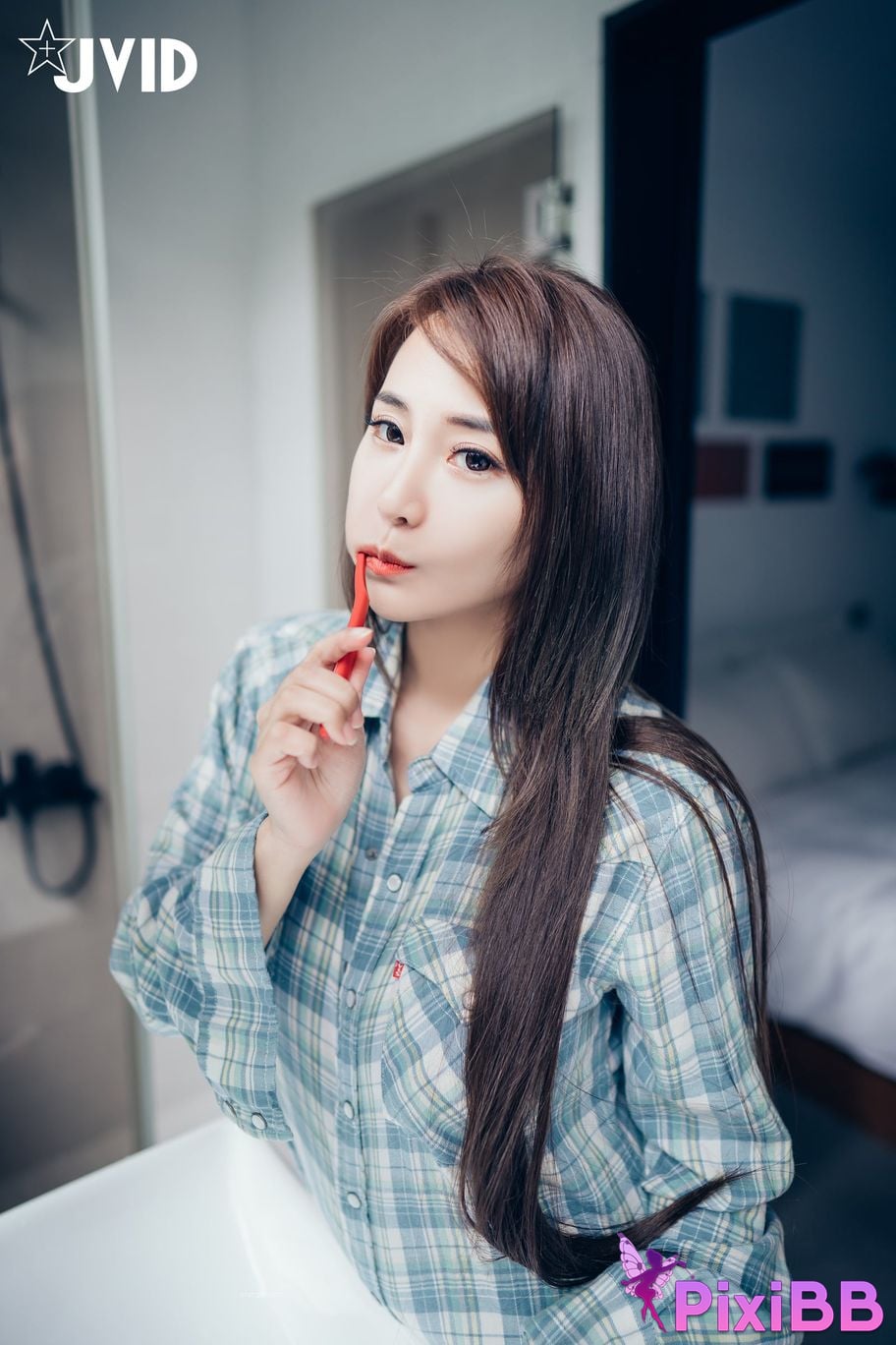 JVID Lele Le Rang Ren Ke Yi Neng Nan Nu Jiao Huan Shen Ti De Xiang Ji Te Xie Bao Liang Jing Ye Ru She PixiBB.COM 017