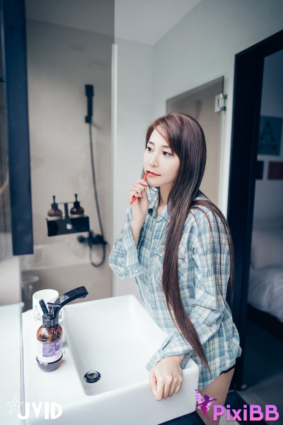 JVID Lele Le Rang Ren Ke Yi Neng Nan Nu Jiao Huan Shen Ti De Xiang Ji Te Xie Bao Liang Jing Ye Ru She PixiBB.COM 032