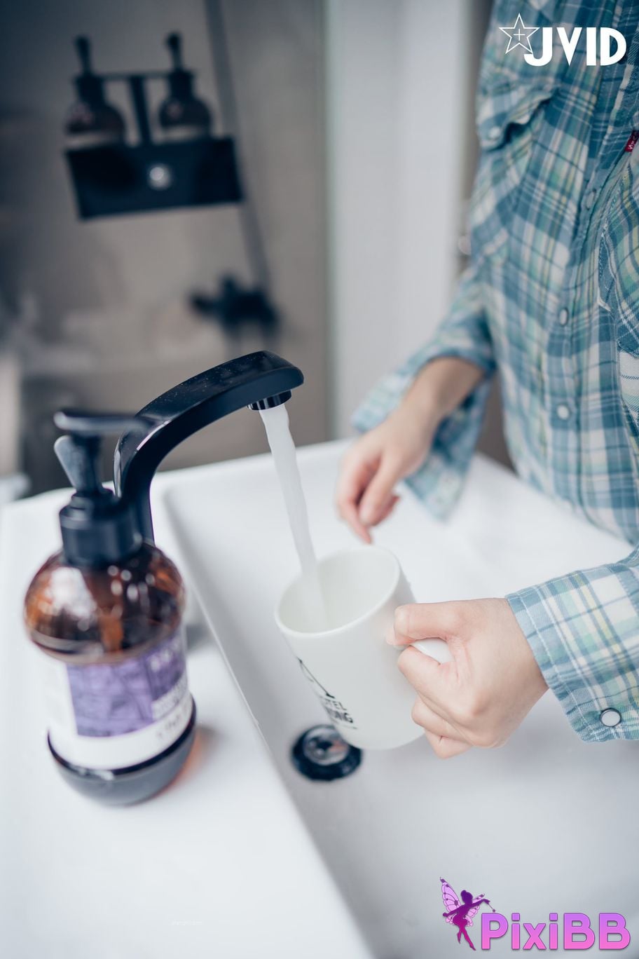 JVID Lele Le Rang Ren Ke Yi Neng Nan Nu Jiao Huan Shen Ti De Xiang Ji Te Xie Bao Liang Jing Ye Ru She PixiBB.COM 064