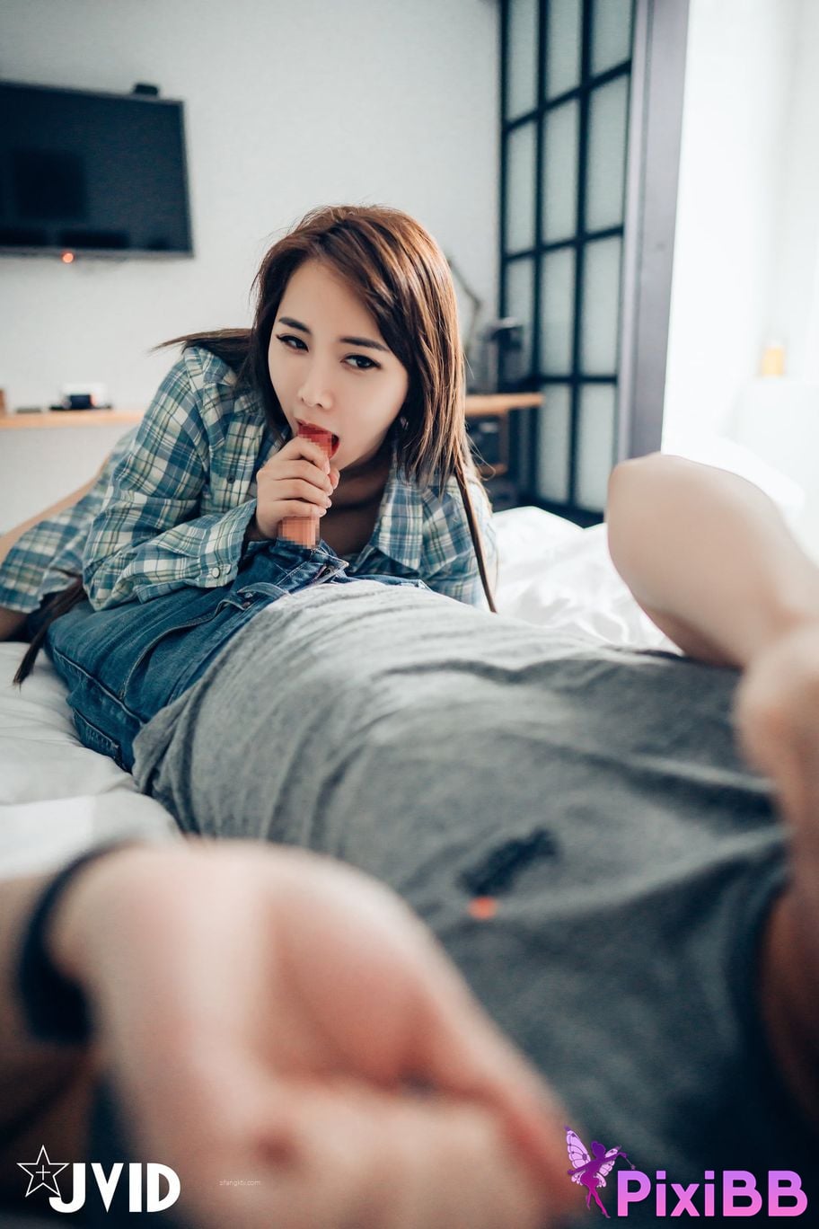 JVID Lele Le Rang Ren Ke Yi Neng Nan Nu Jiao Huan Shen Ti De Xiang Ji Te Xie Bao Liang Jing Ye Ru She PixiBB.COM 068