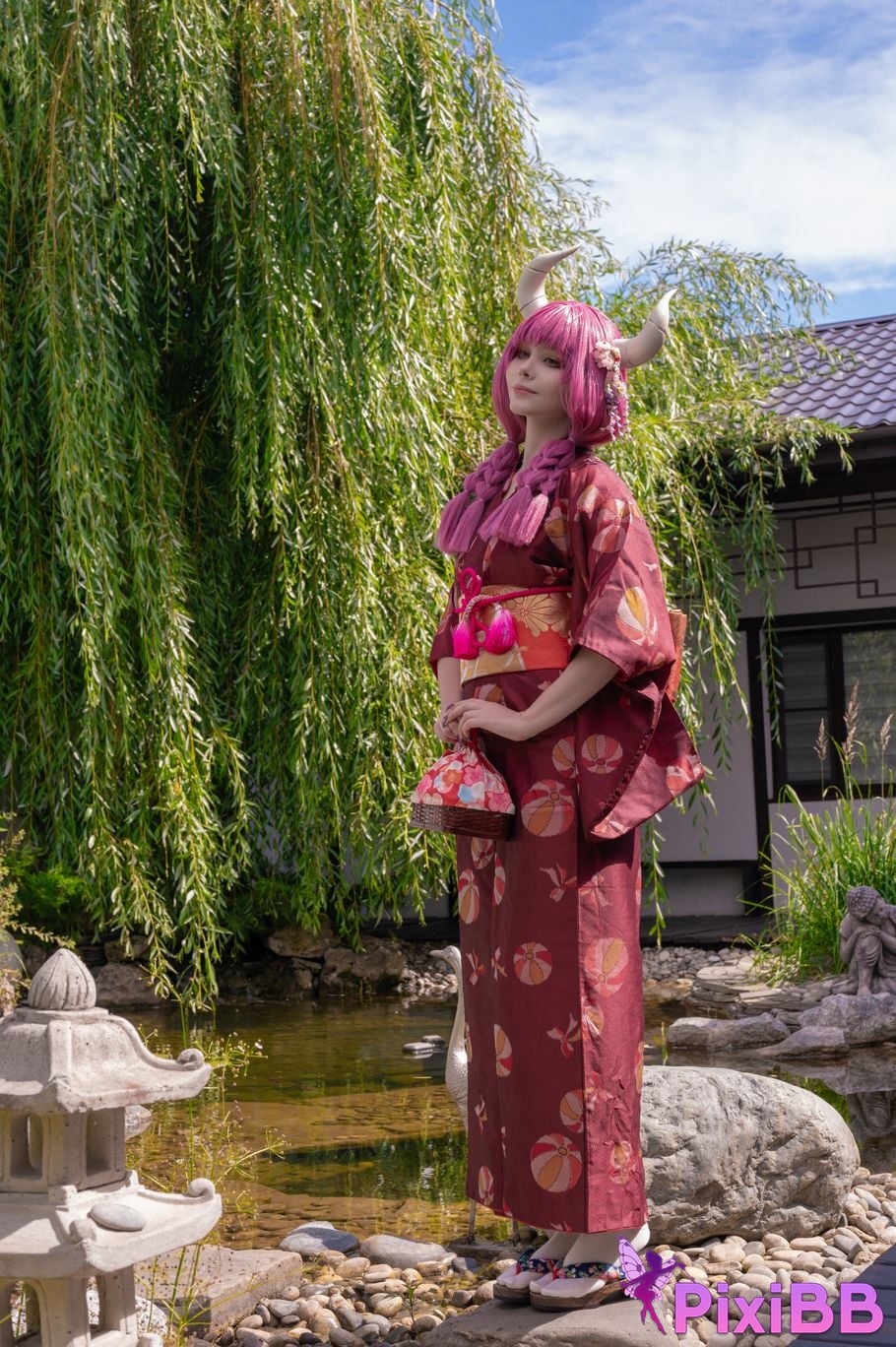 Tsuki Desu Aura PixiBB.COM 1