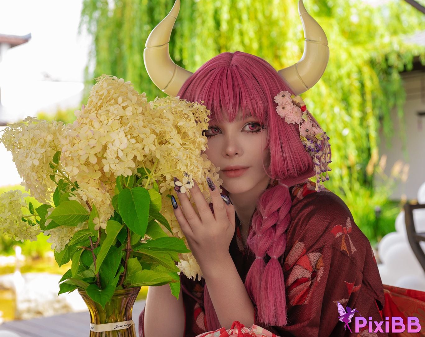 Tsuki Desu Aura PixiBB.COM