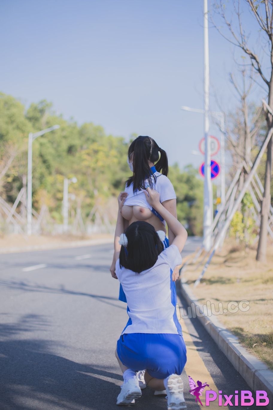 Cosplayer Youbao three years old Exposed roads and university corridors PixiBB.COM 023