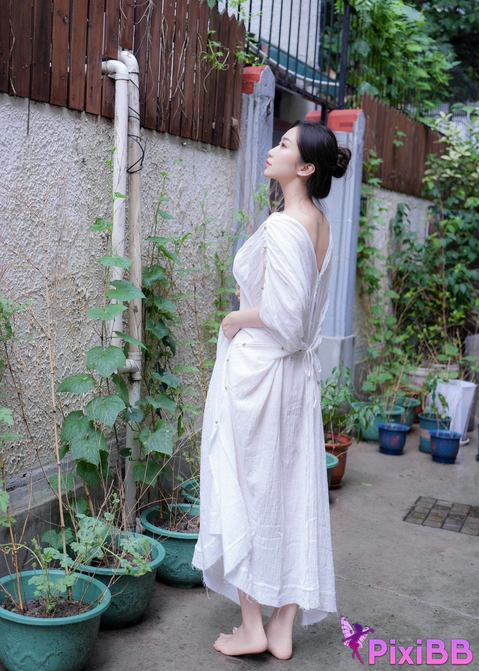 XR Uncensored Nanzhi R18 Xiuren.com model Beautiful painter in a white long dress PixiBB.COM 056