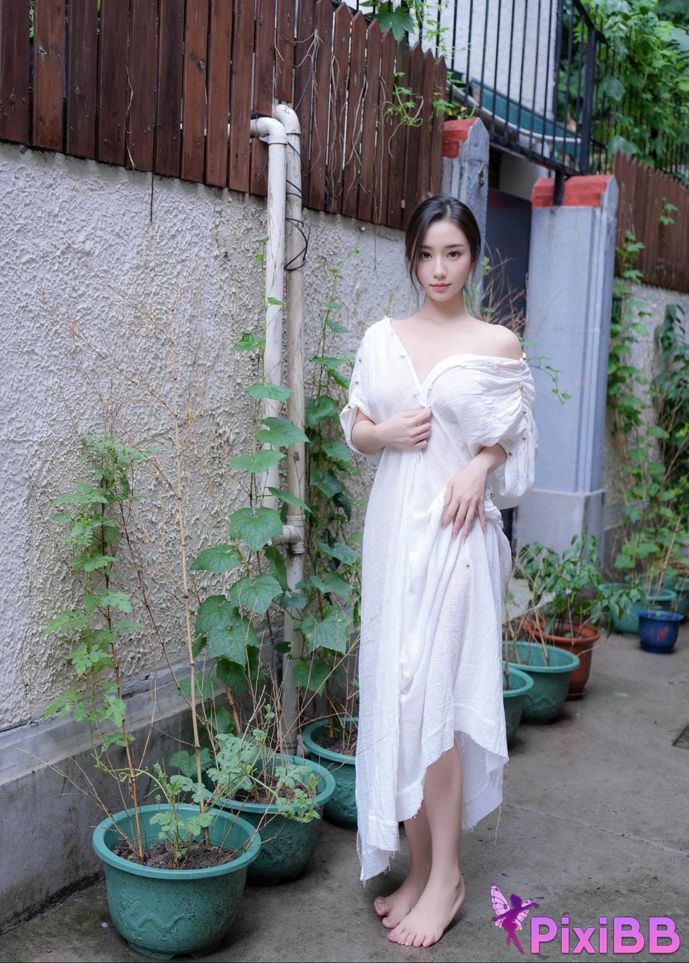 XR Uncensored Nanzhi R18 Xiuren.com model Beautiful painter in a white long dress PixiBB.COM 077