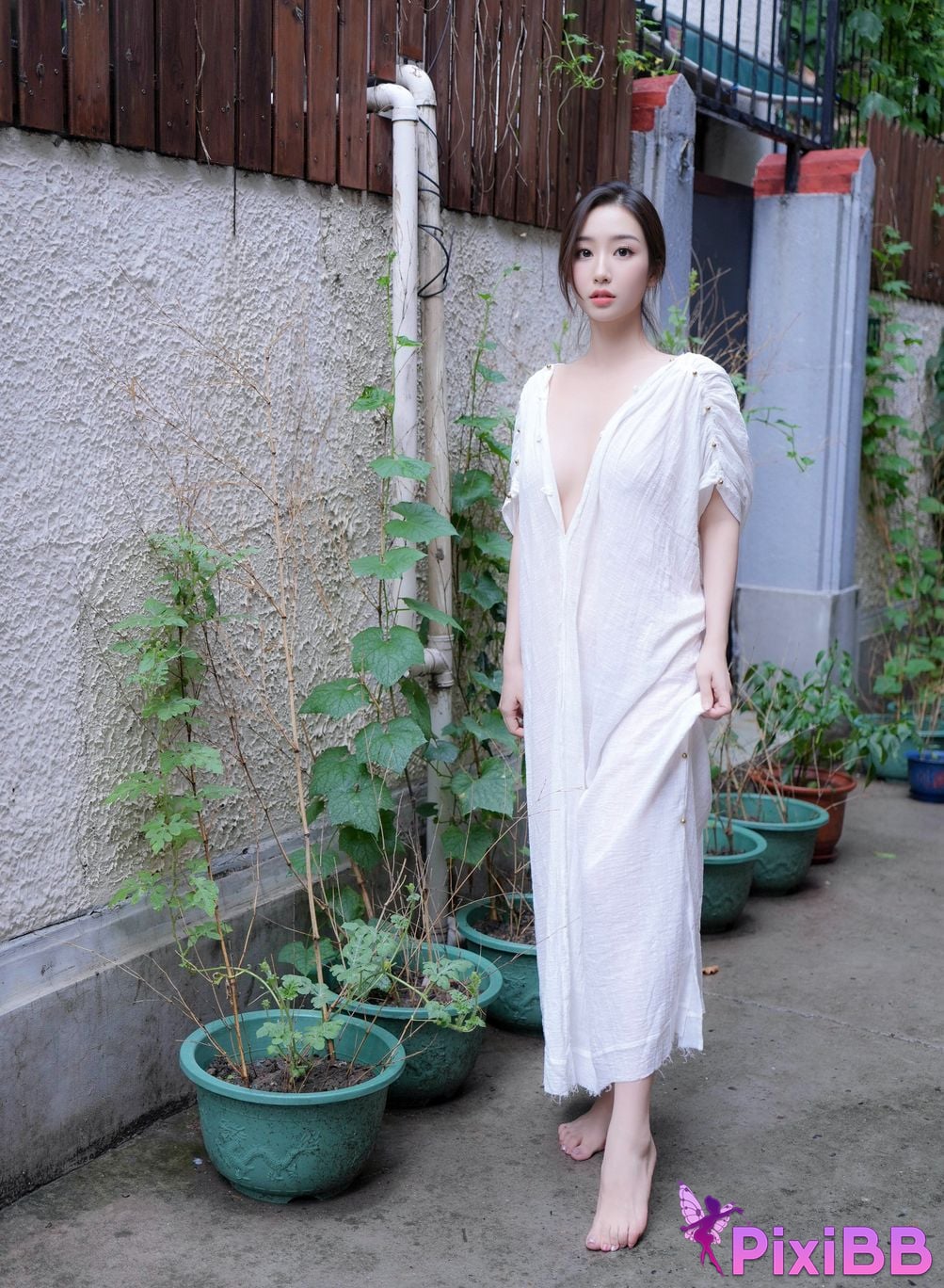 XR Uncensored Nanzhi R18 Xiuren.com model Beautiful painter in a white long dress PixiBB.COM 078