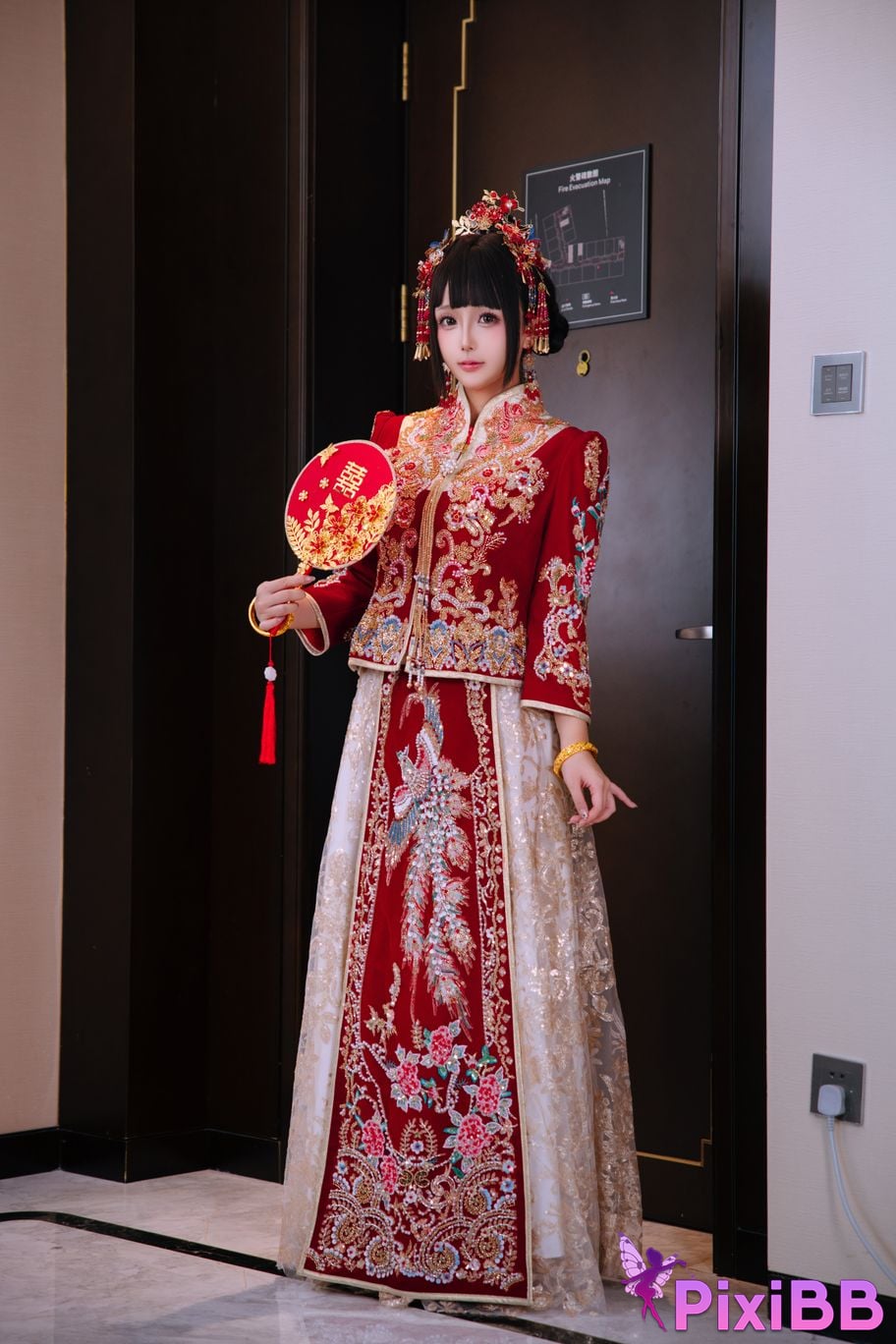 Cosplayer Hinajiao bridal chamber flowers and candles PixiBB.COM 001