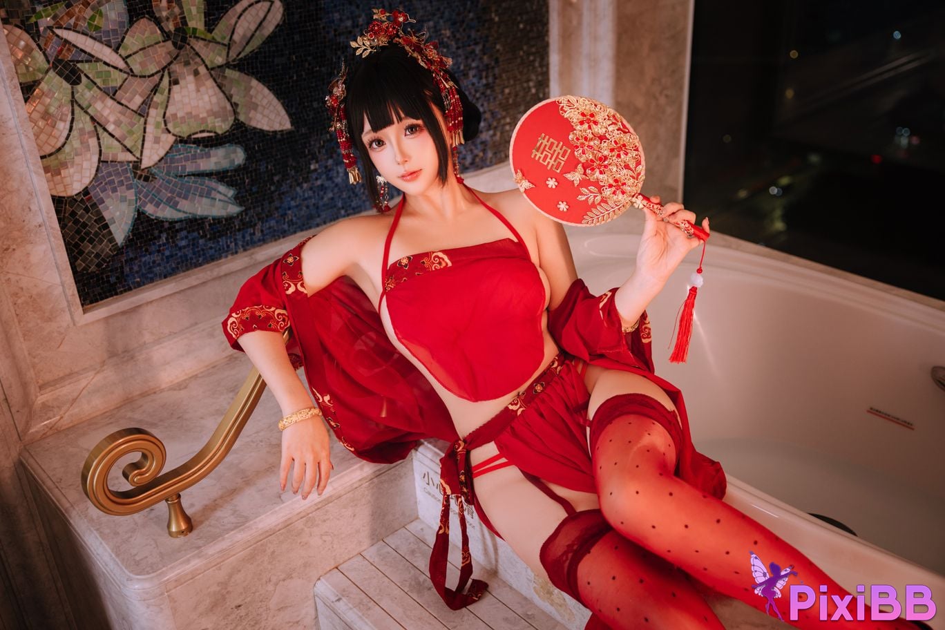 Cosplayer Hinajiao bridal chamber flowers and candles PixiBB.COM 014