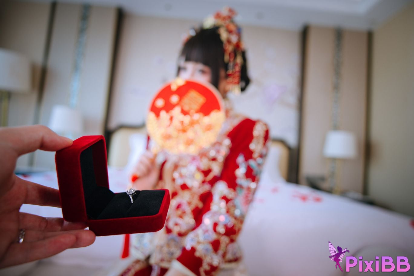 Cosplayer Hinajiao bridal chamber flowers and candles PixiBB.COM 046