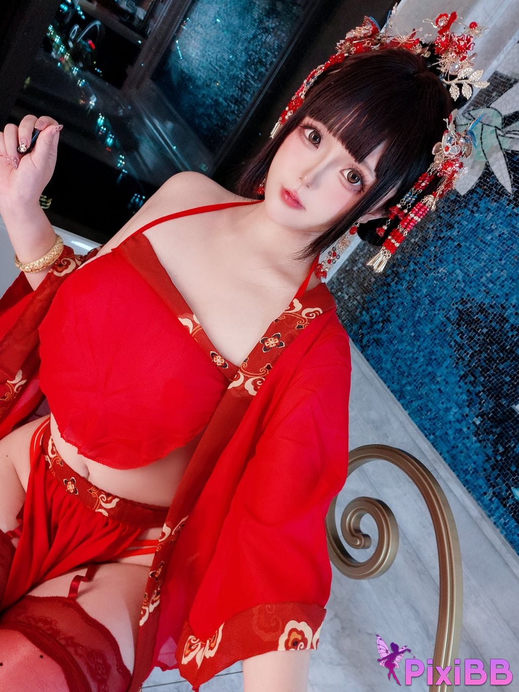 Cosplayer Hinajiao bridal chamber flowers and candles PixiBB.COM 085