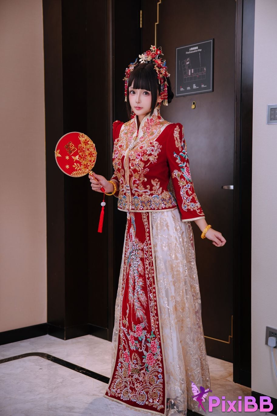 Cosplayer Hinajiao bridal chamber flowers and candles PixiBB.COM 093