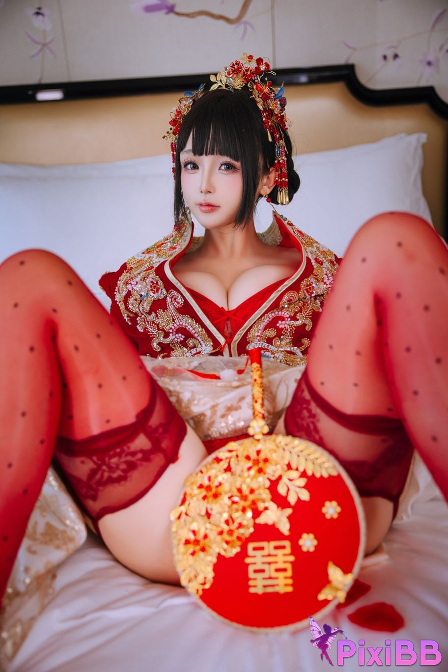 Cosplayer Hinajiao bridal chamber flowers and candles PixiBB.COM 105