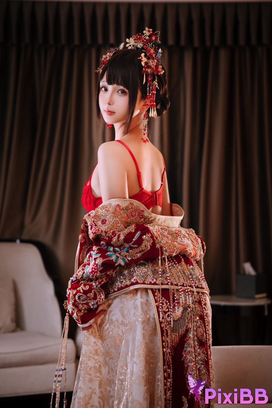 Cosplayer Hinajiao bridal chamber flowers and candles PixiBB.COM 111