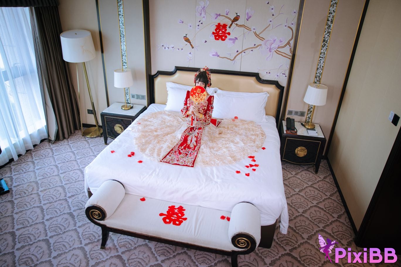 Cosplayer Hinajiao bridal chamber flowers and candles PixiBB.COM 126