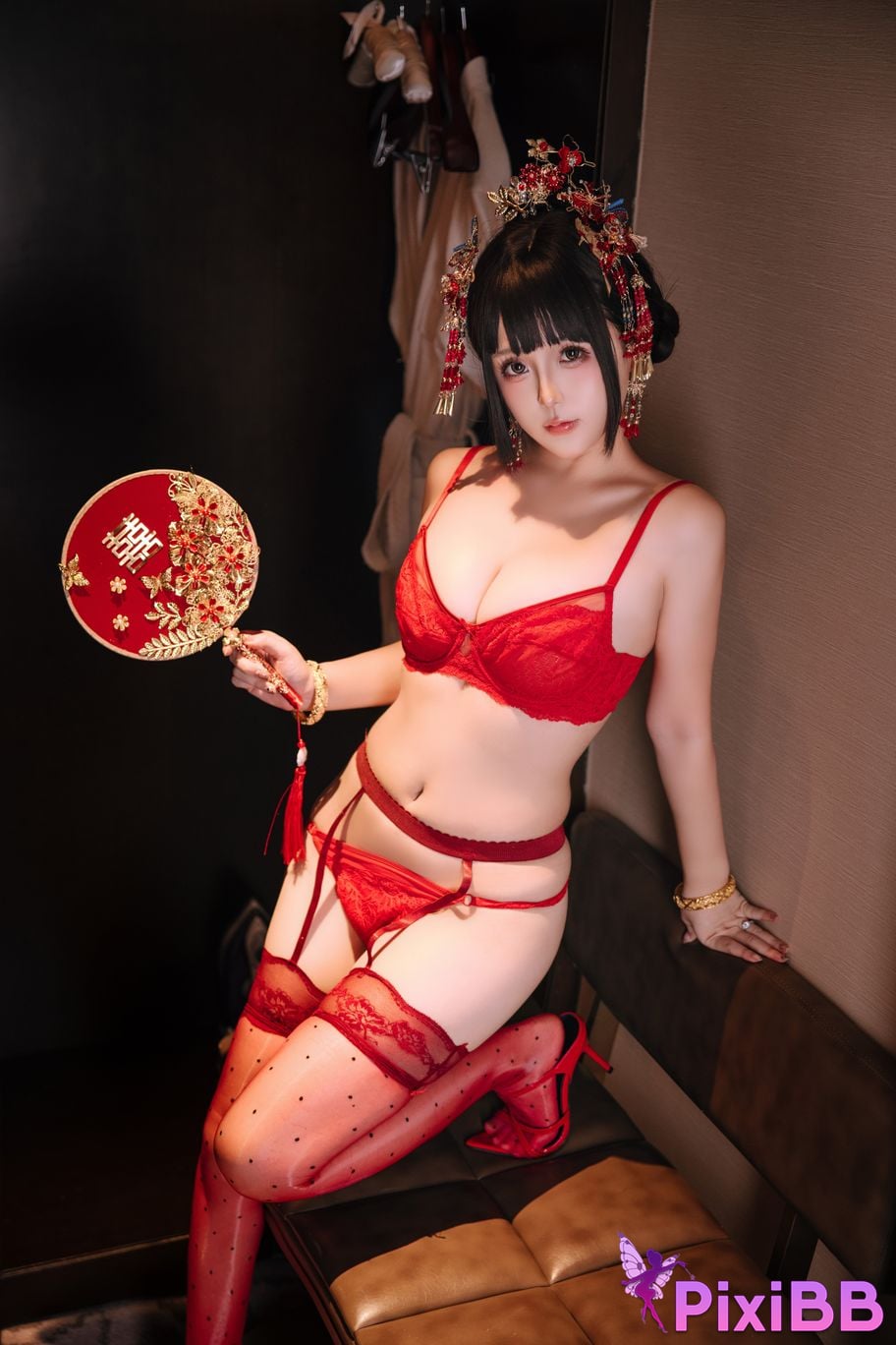 Cosplayer Hinajiao bridal chamber flowers and candles PixiBB.COM 145