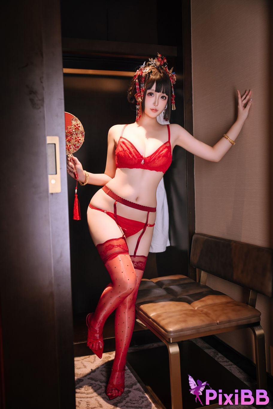 Cosplayer Hinajiao bridal chamber flowers and candles PixiBB.COM 146