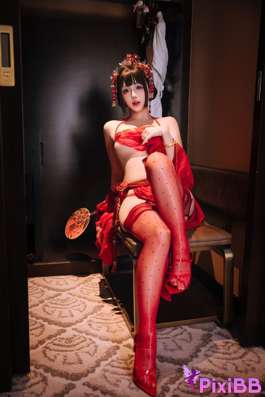 Cosplayer Hinajiao bridal chamber flowers and candles PixiBB.COM 152