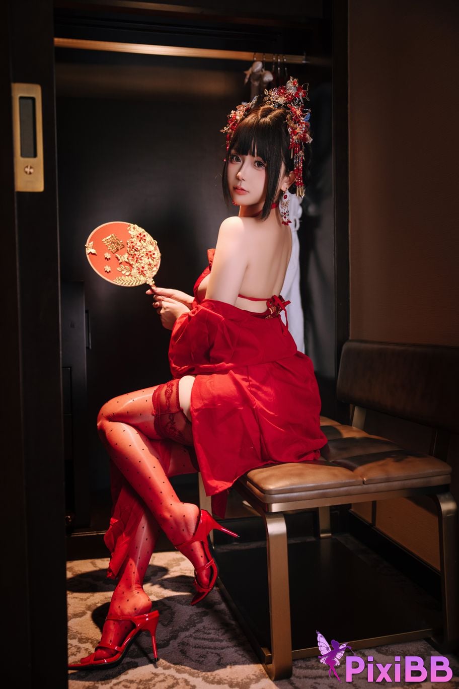 Cosplayer Hinajiao bridal chamber flowers and candles PixiBB.COM 154