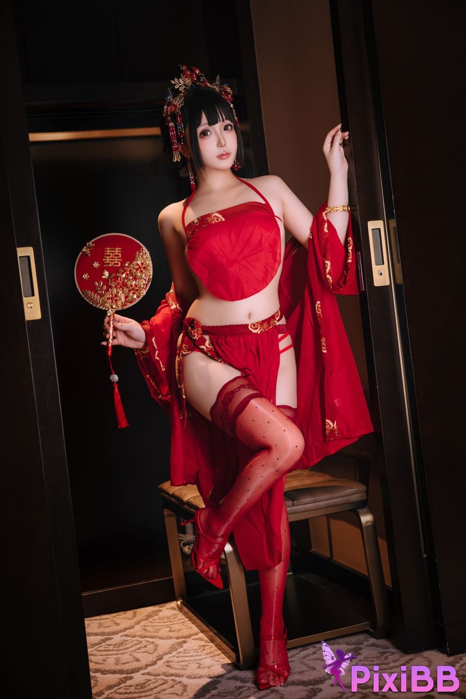 Cosplayer Hinajiao bridal chamber flowers and candles PixiBB.COM 157