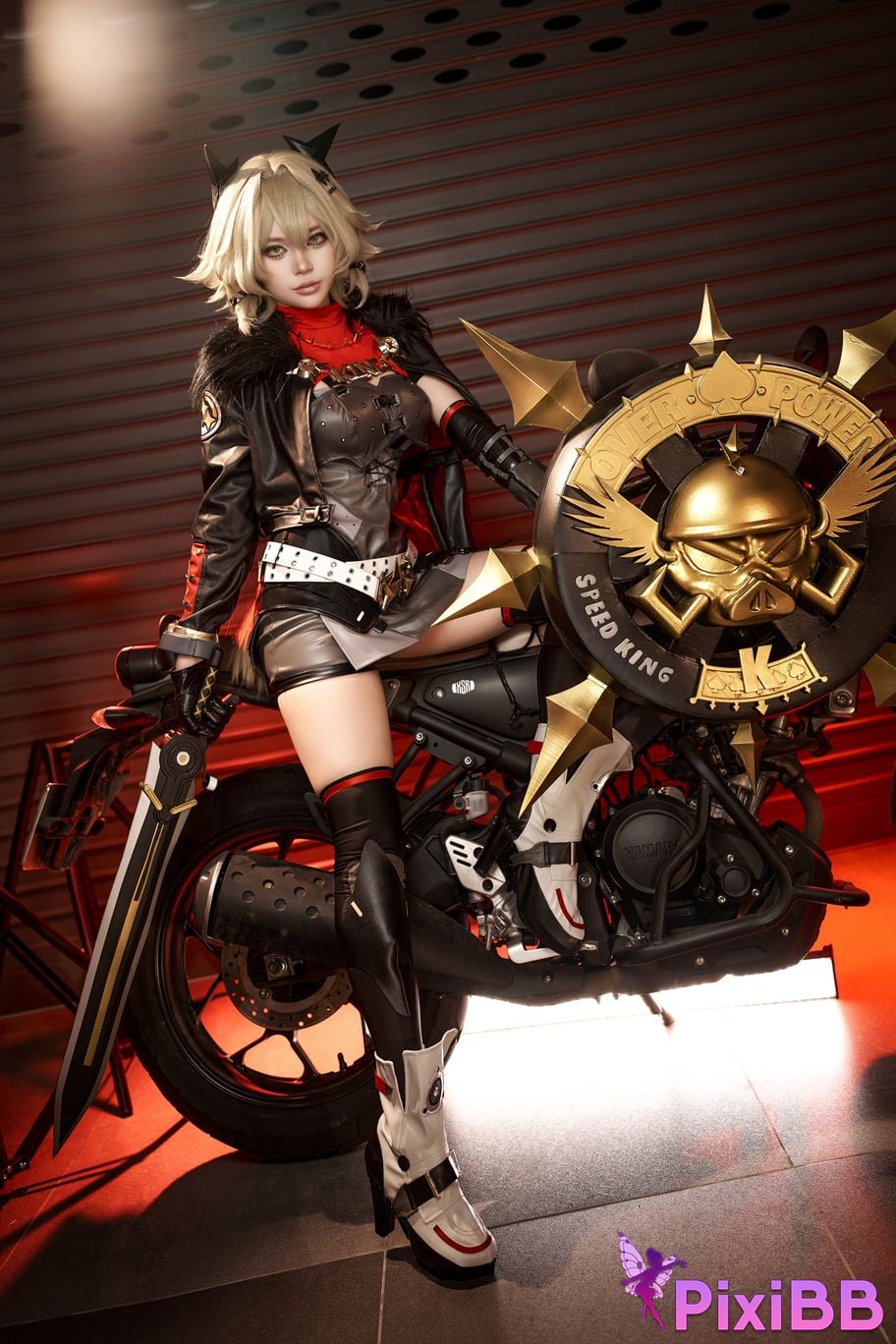 Cosplayer ZinieQ Caesar King PixiBB.COM 003