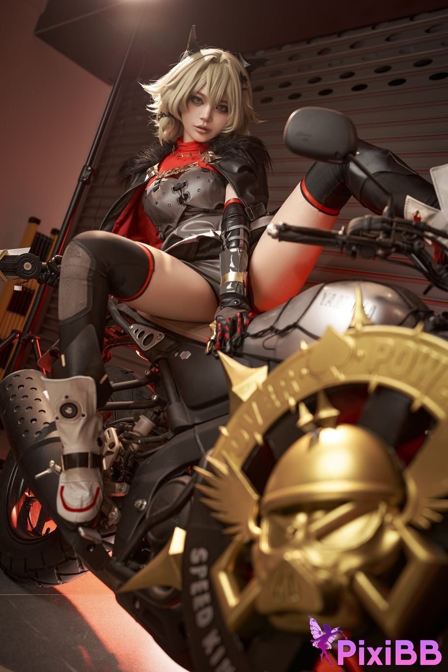 Cosplayer ZinieQ Caesar King PixiBB.COM 004