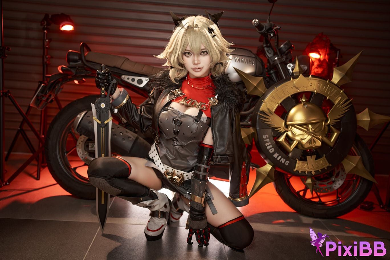 Cosplayer ZinieQ Caesar King PixiBB.COM 005