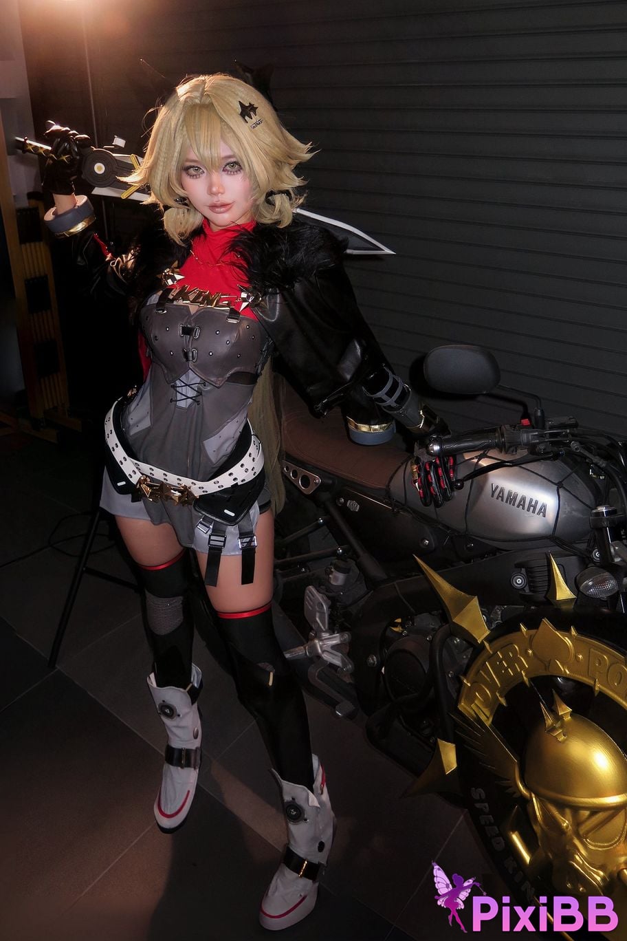 Cosplayer ZinieQ Caesar King PixiBB.COM 038