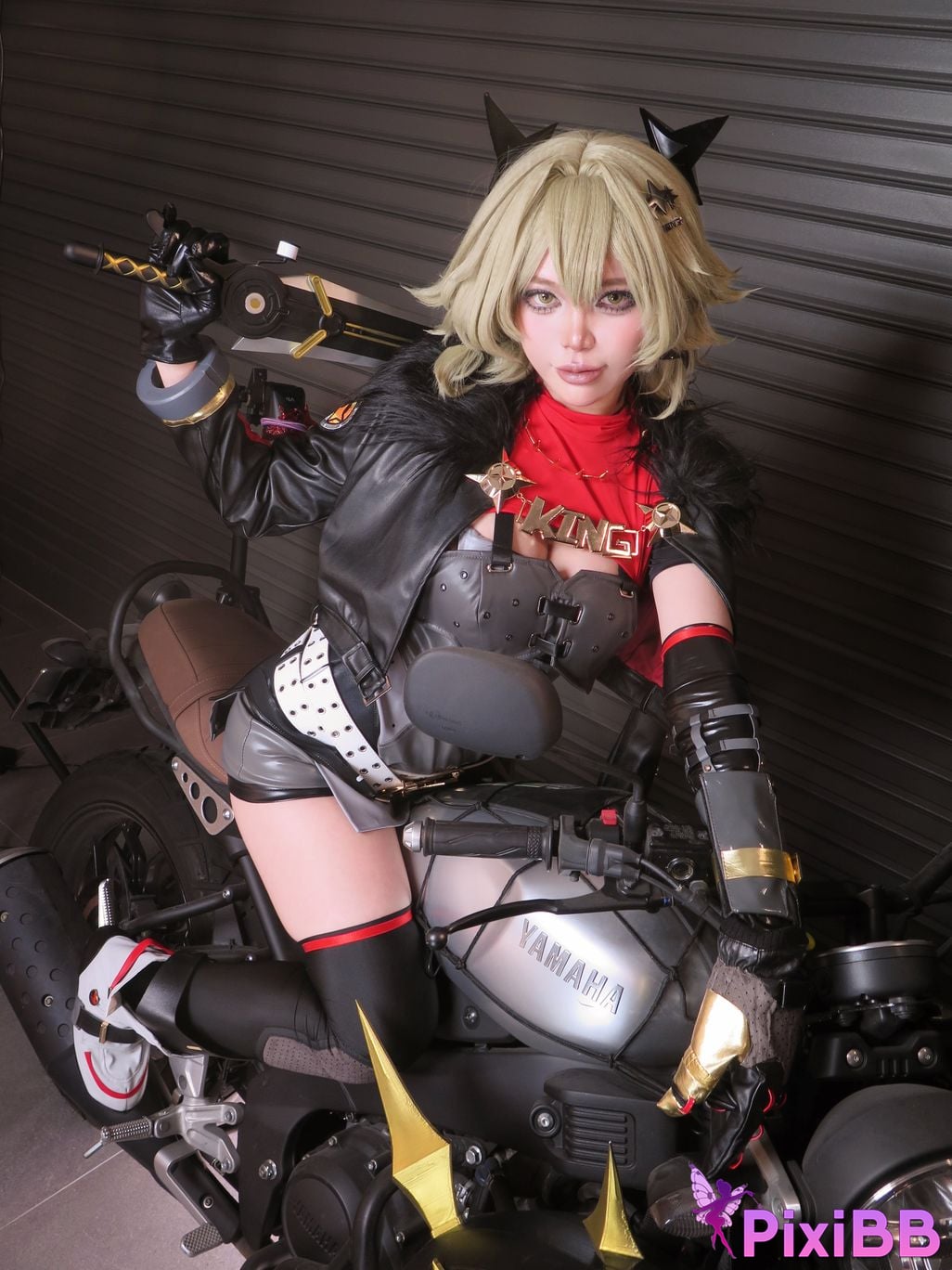 Cosplayer ZinieQ Caesar King PixiBB.COM 042