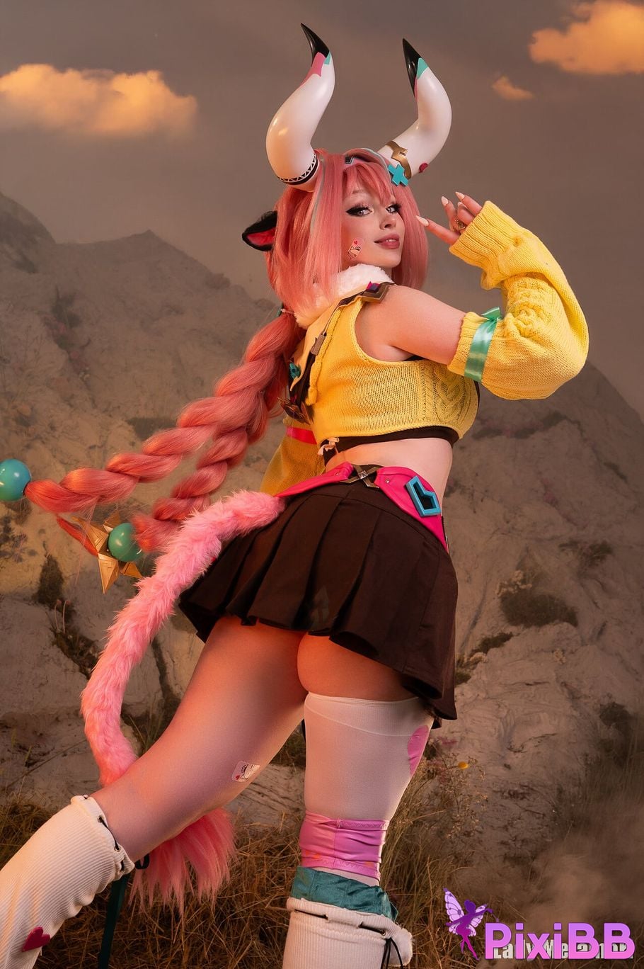 Lady Melamori Varesa PixiBB.COM 10