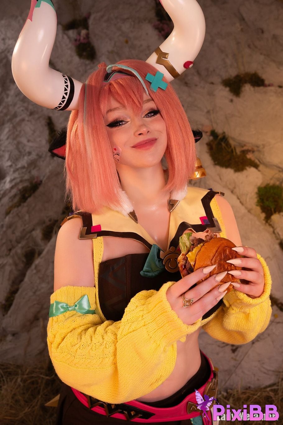 Lady Melamori Varesa PixiBB.COM 2