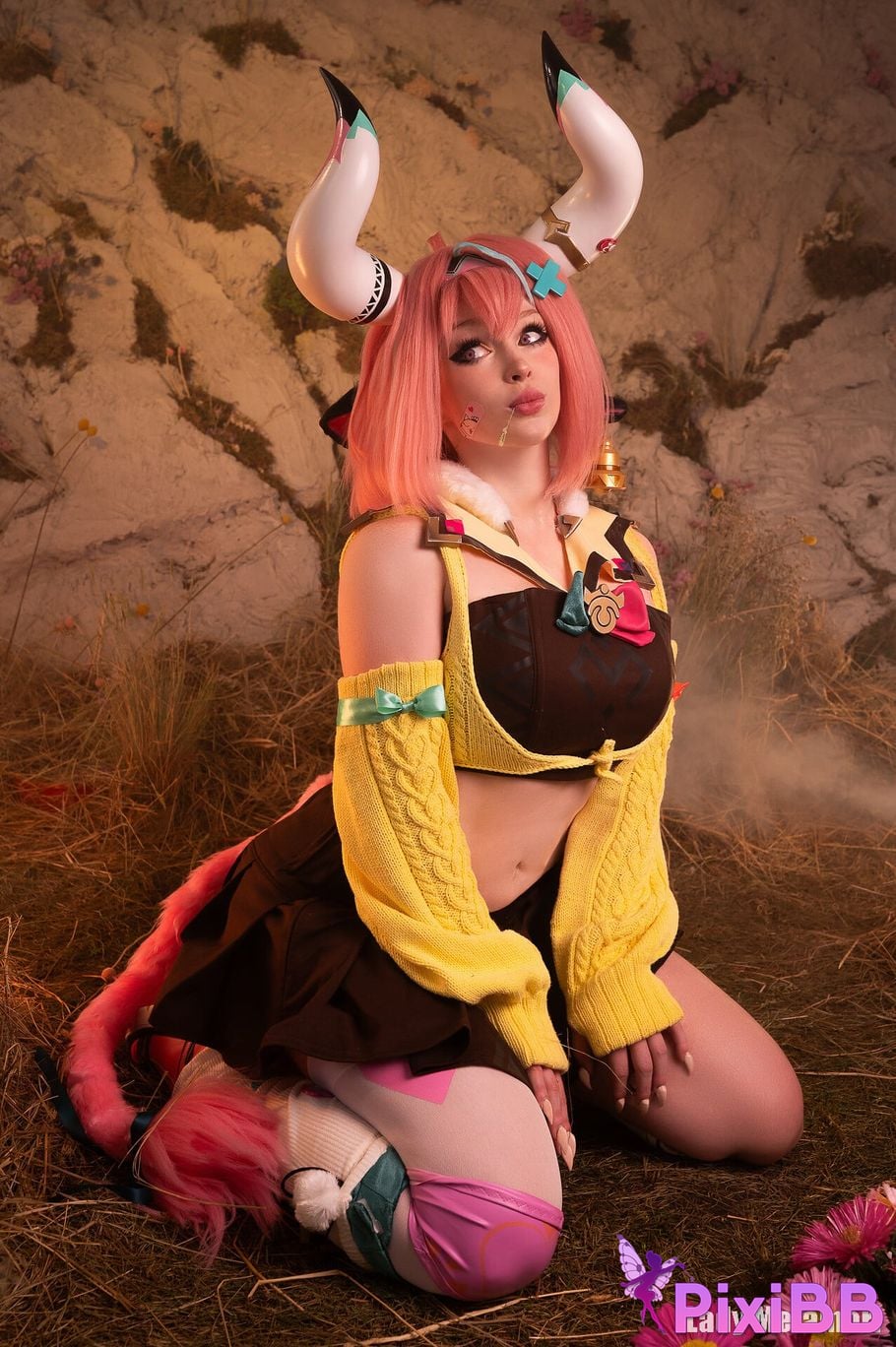 Lady Melamori Varesa PixiBB.COM 20