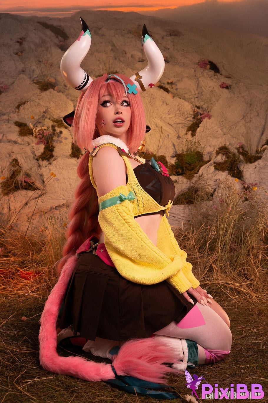 Lady Melamori Varesa PixiBB.COM 26