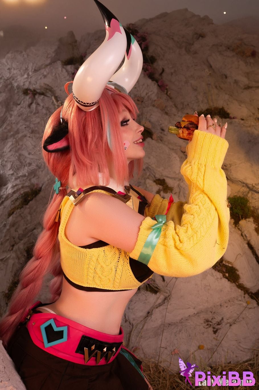 Lady Melamori Varesa PixiBB.COM 3